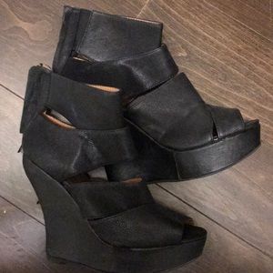 Jeffrey Campbell platform
